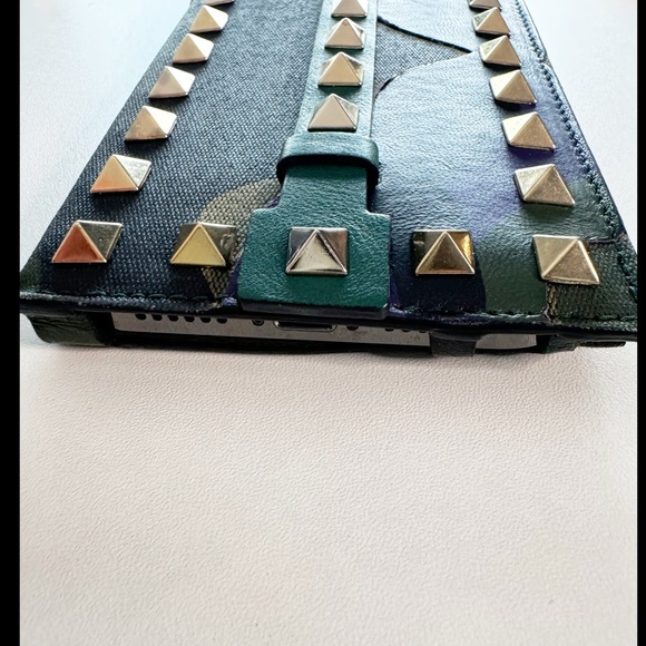 Valentino Garavani Rock studded Cell Phone Case with secure handle strap - Picture 9 of 14